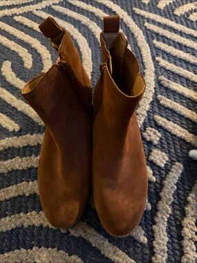 Vionic Women’s Brown Suede Ankle Boots